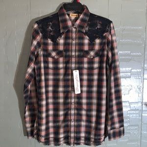 Ladies WRANGLER BUTTON UP SHIRT WITH LACE, SIZE SMALL FITS LIKE MEDIUM NWT
